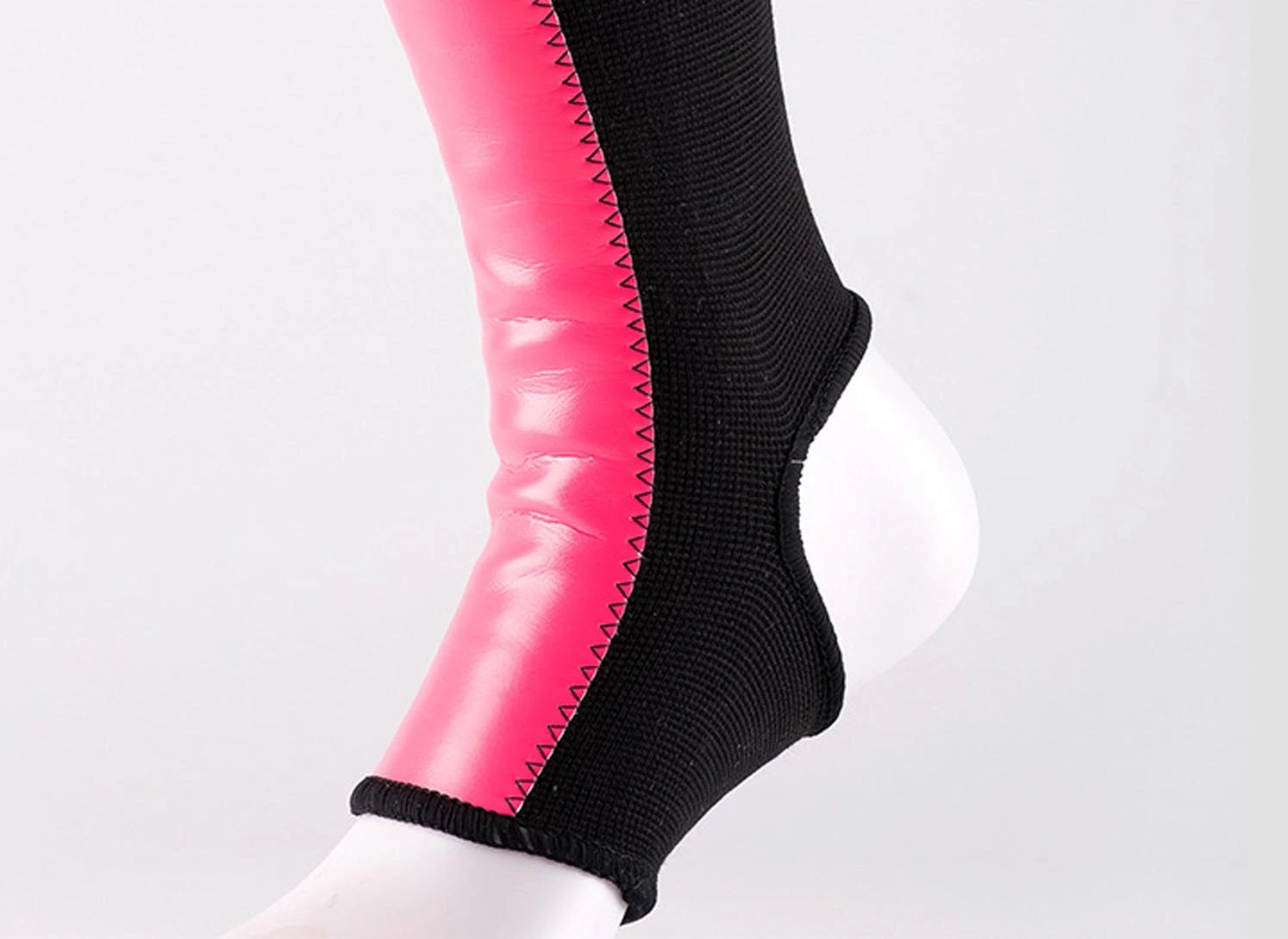 COMFORTABLE DESIGN FOR THE ANKLE PROTECTOR